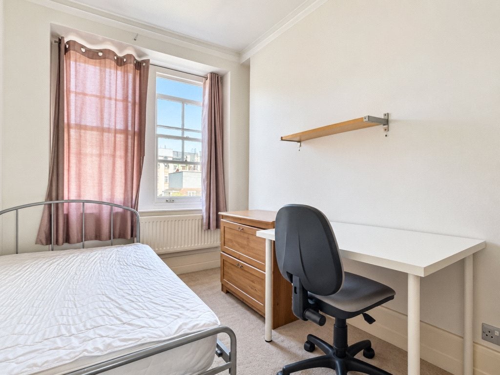 Flat Handel Street in Greater London