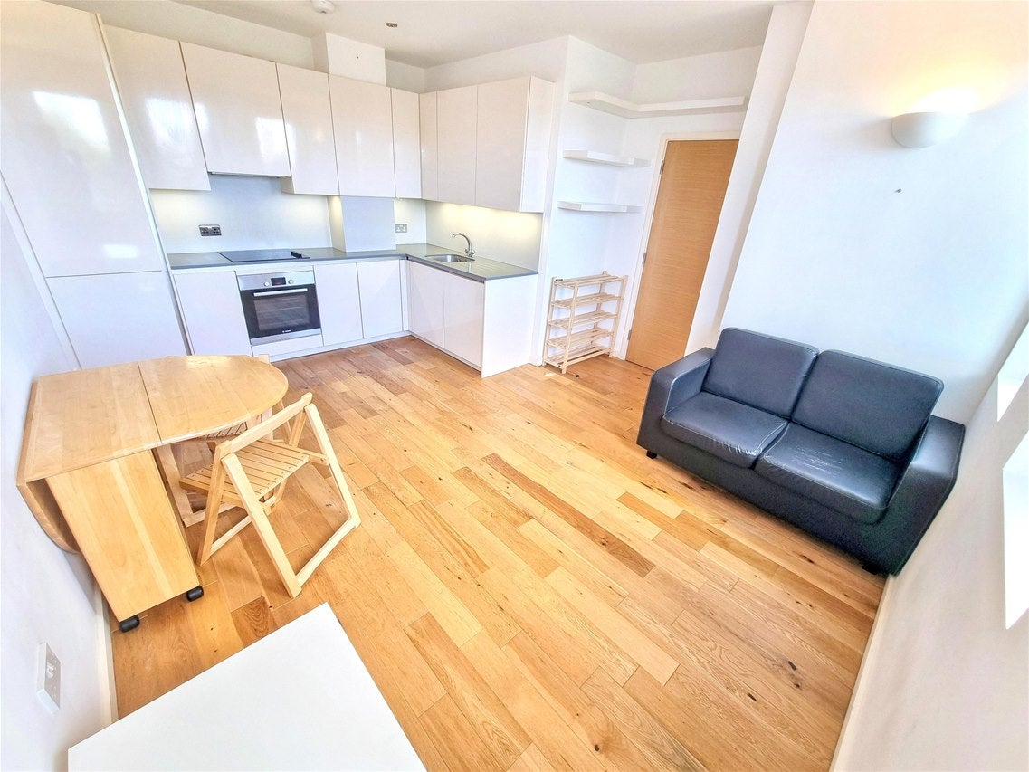 Flat Canning Road in Greater London