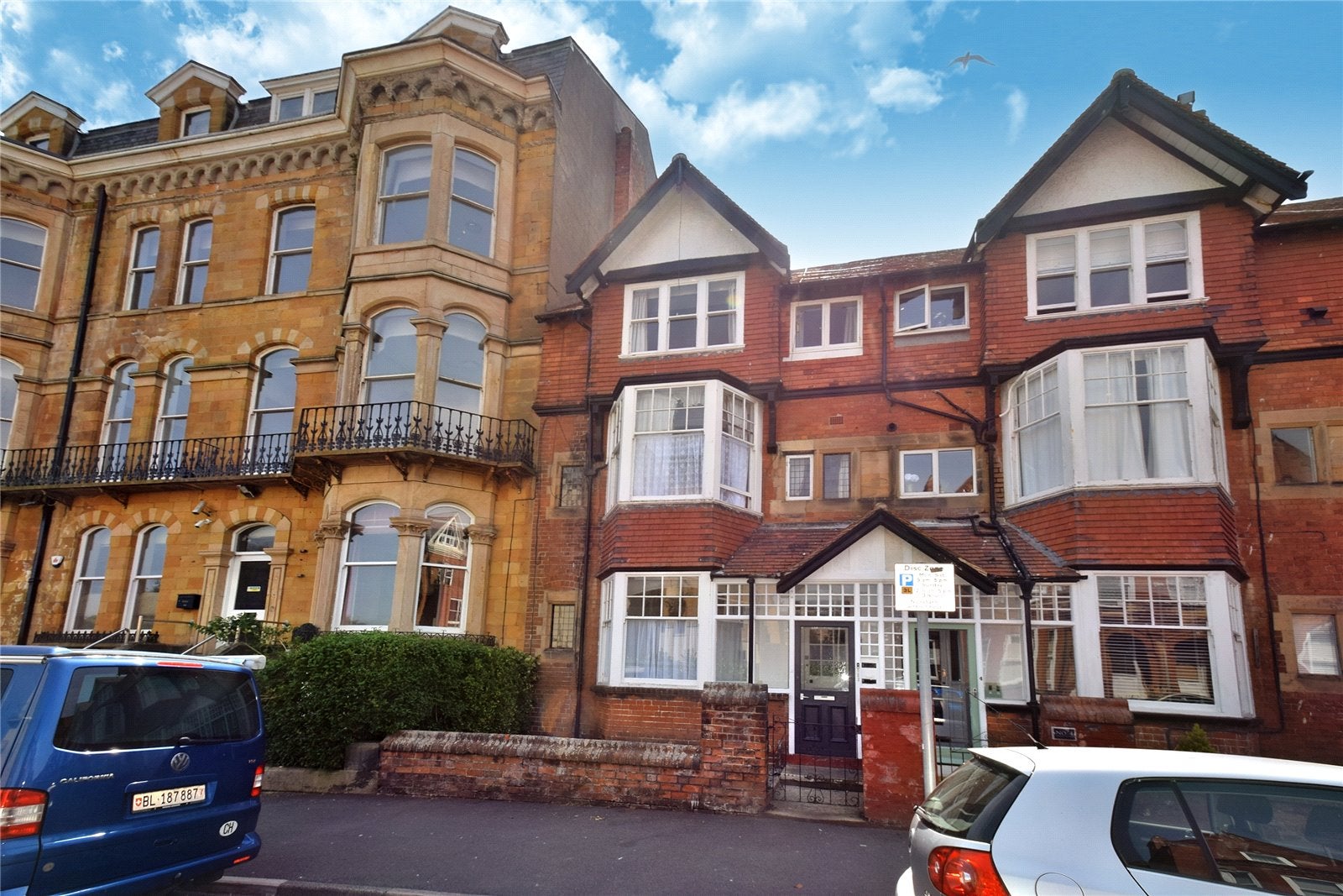 Flat Avenue Victoria in Scarborough