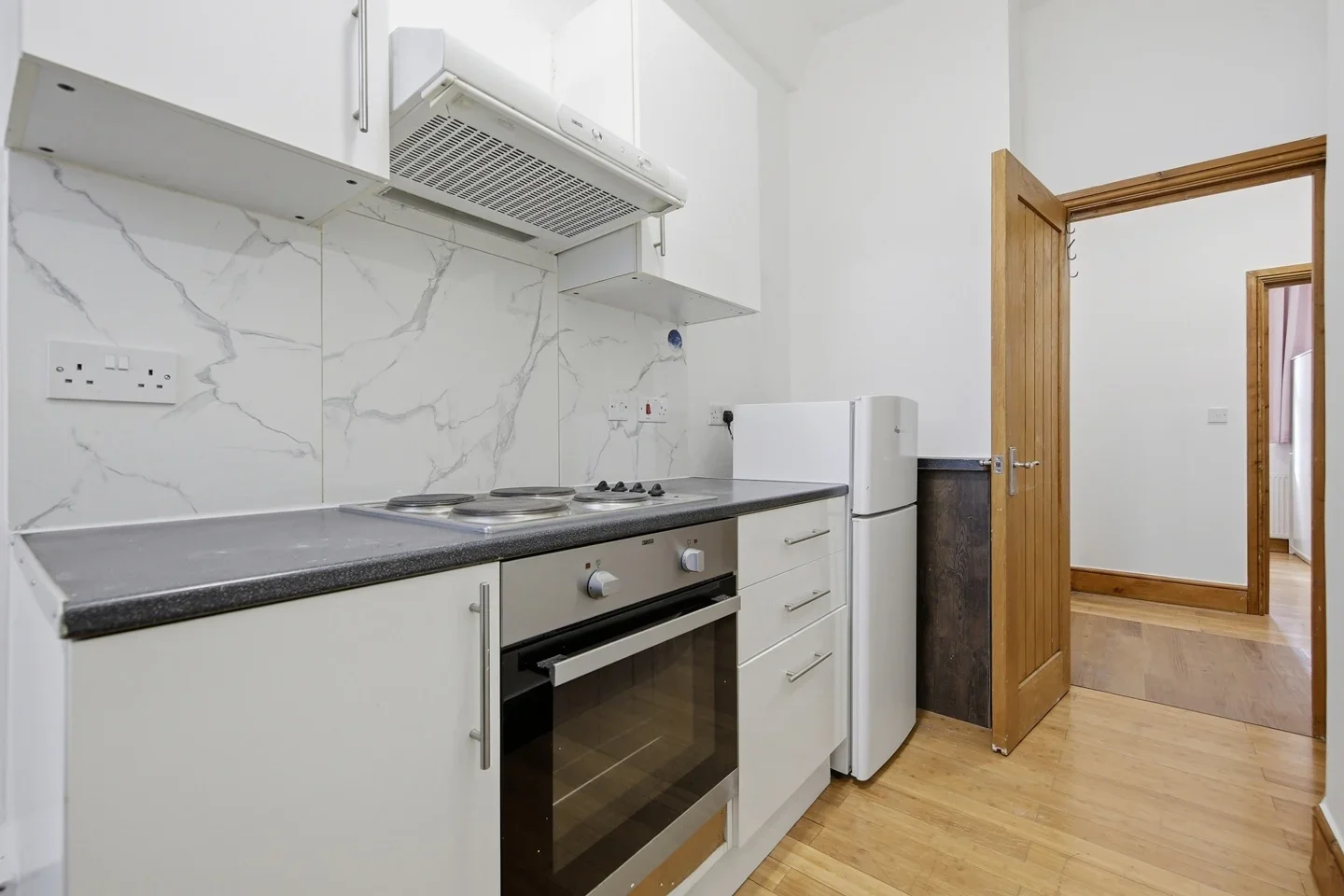 Flat Wightman Road in Greater London