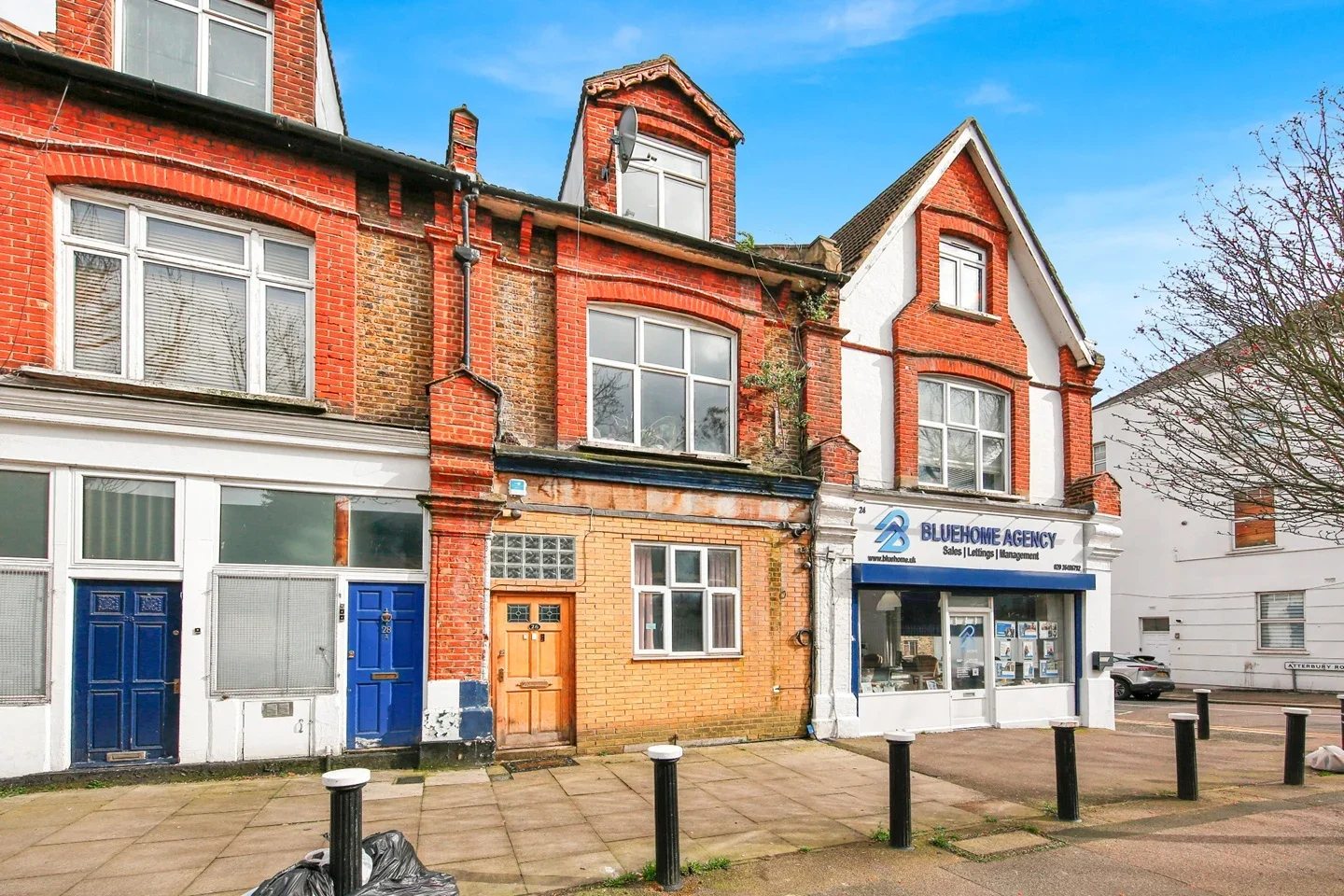 Flat Wightman Road in Greater London