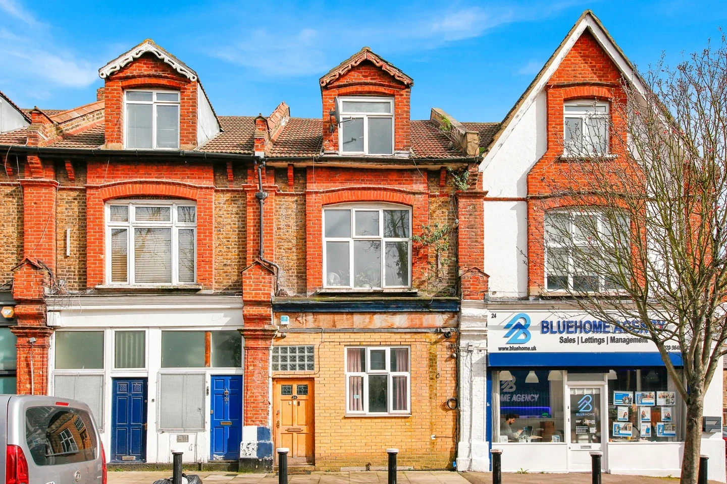 Flat Wightman Road in Greater London