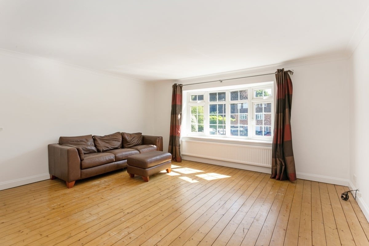 House Fieldhead Gardens in Bourne End