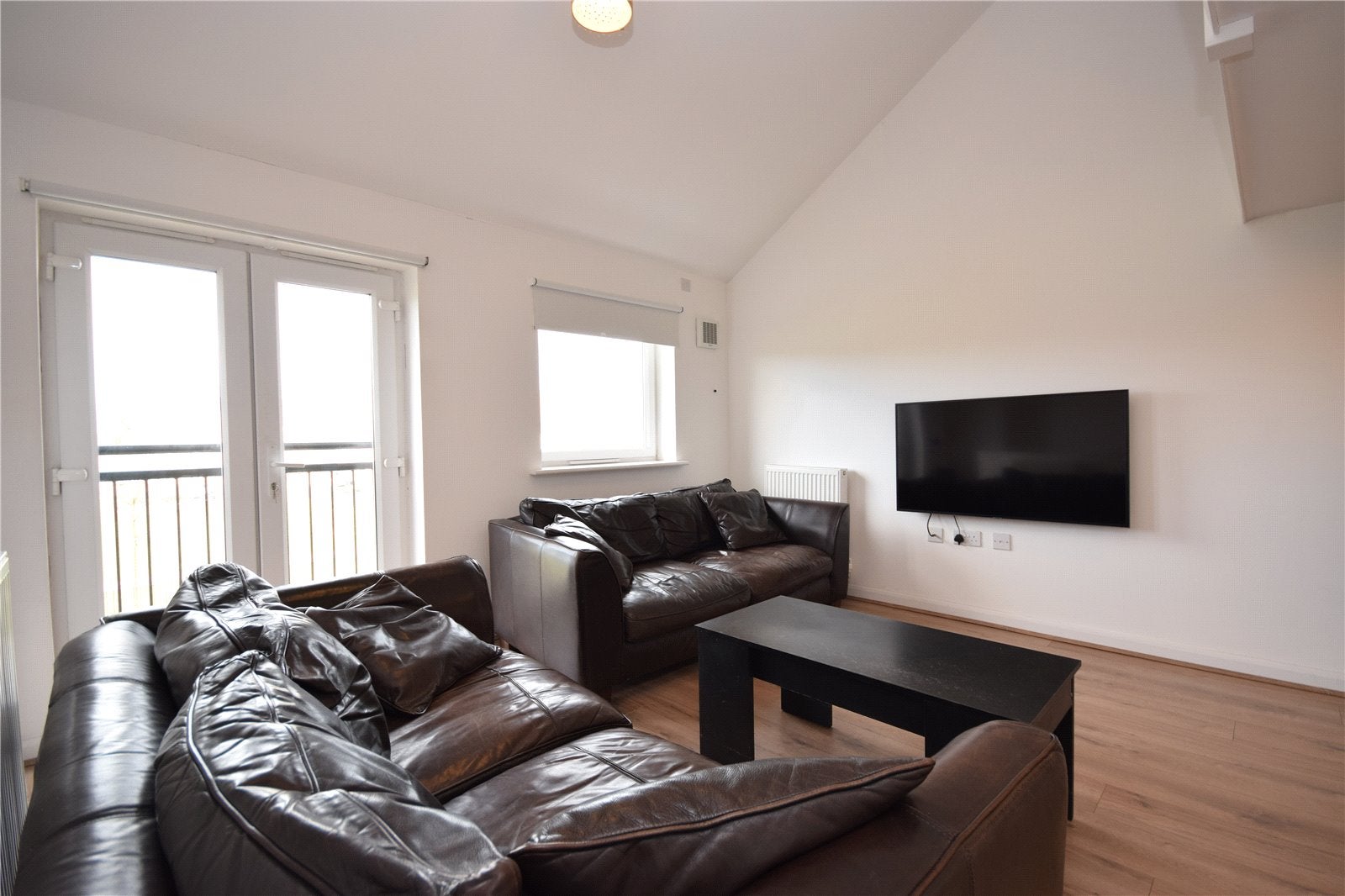Flat Elizabeth Court in Leeds