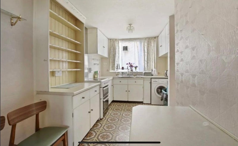 Room McGrath Road in Greater London