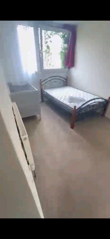 Room McGrath Road in Greater London