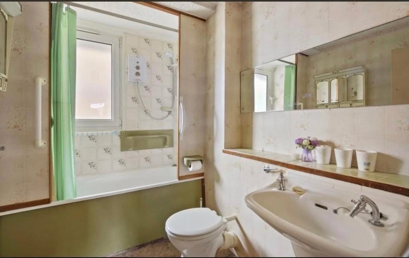 Room McGrath Road in Greater London