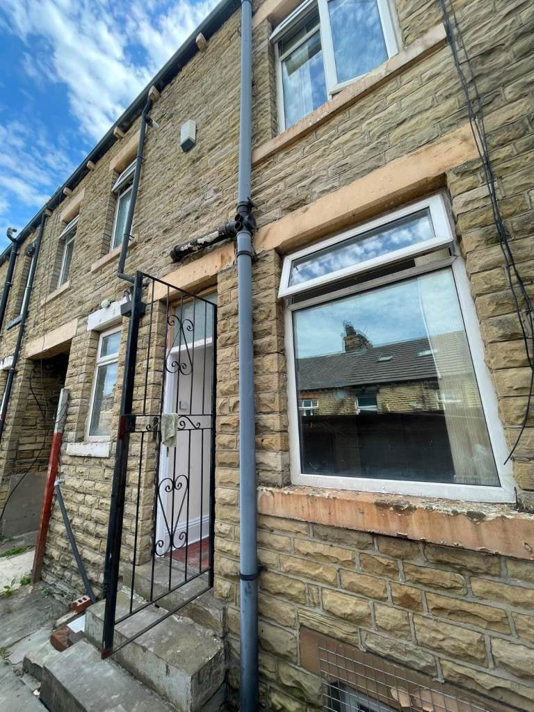 House Mavis Street in Bradford