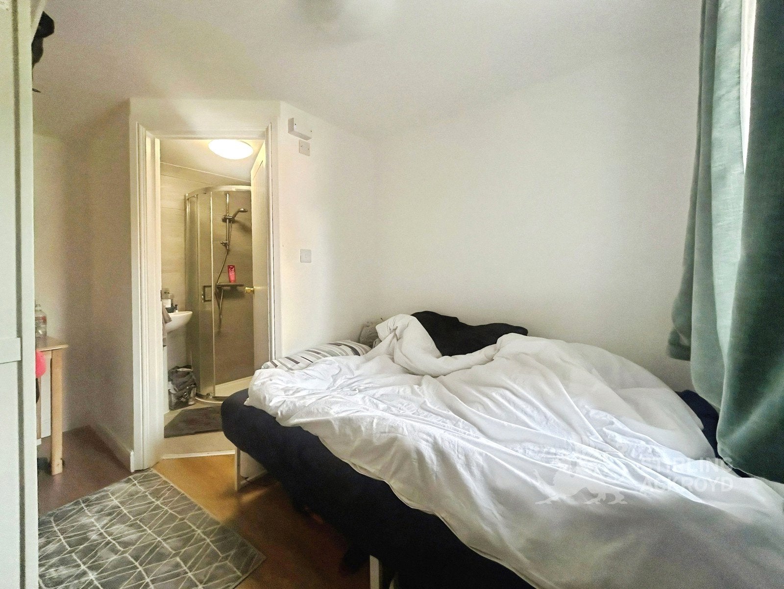Room Springfield Road in Guildford