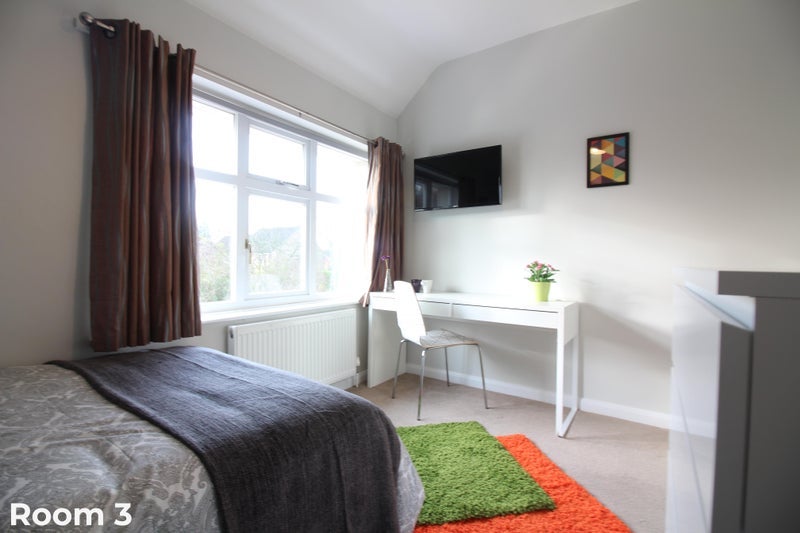 Room Swiss Avenue in Chelmsford