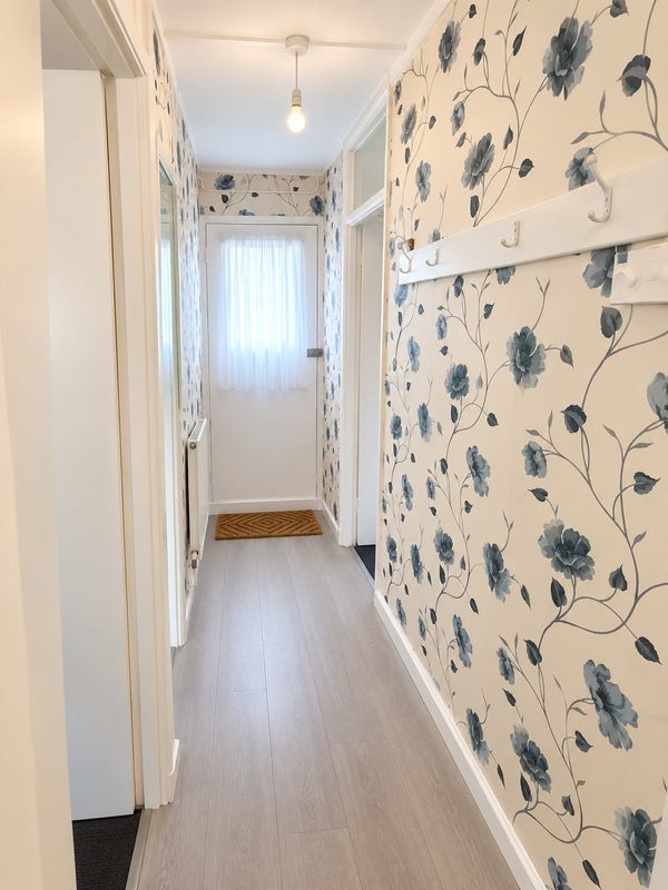 Room Capworth Street in Greater London