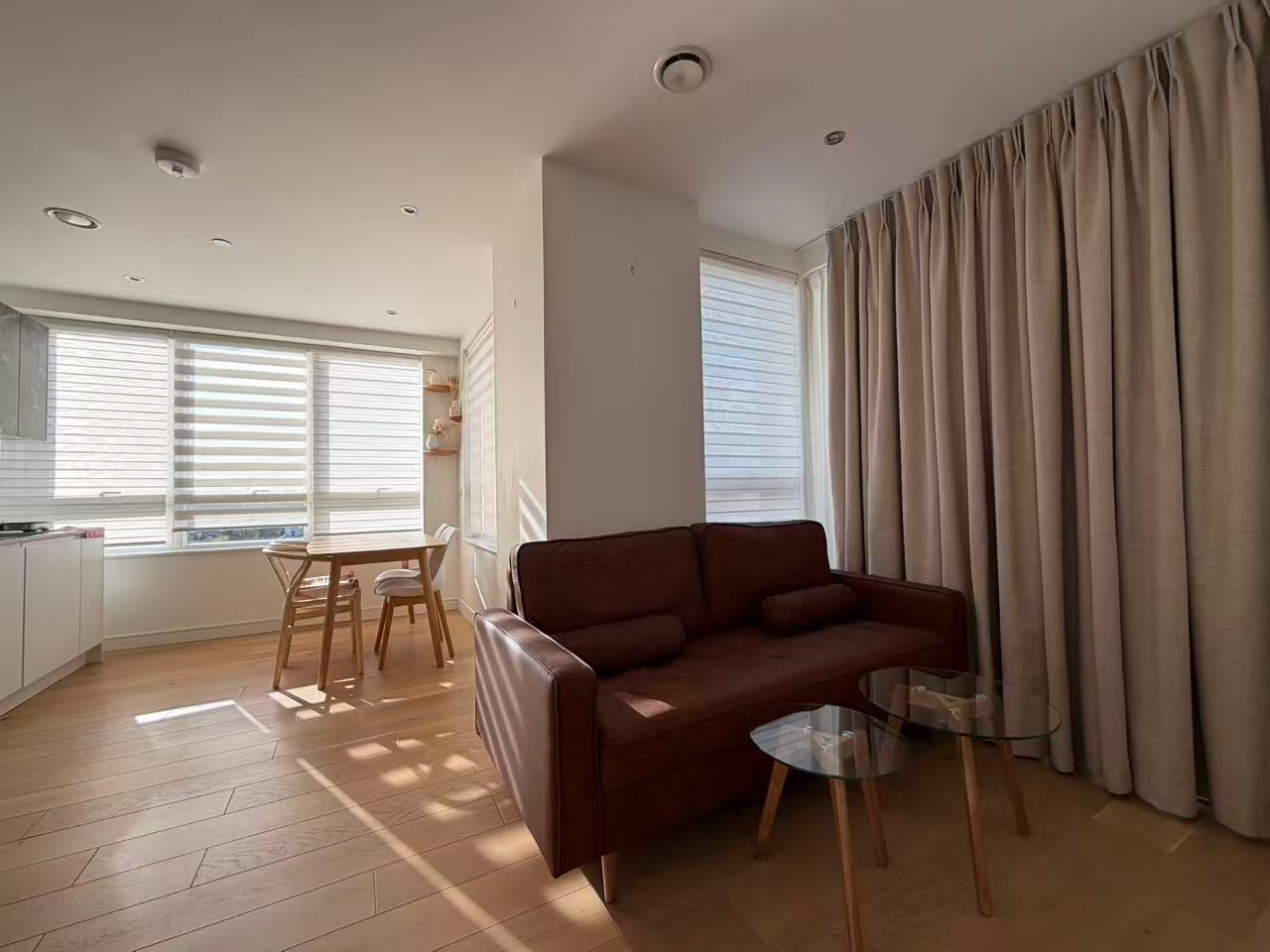 Flat Grant Road in Greater London