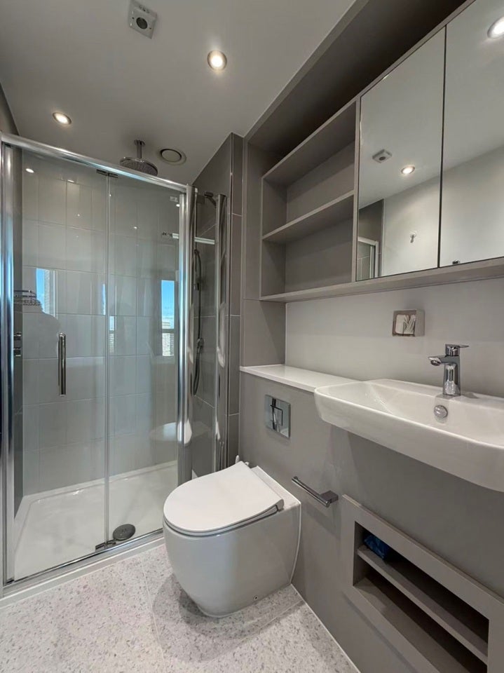 Flat Grant Road in Greater London