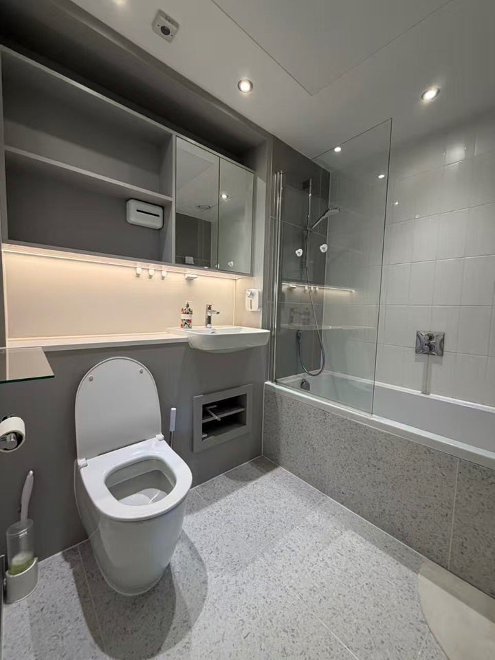 Flat Grant Road in Greater London