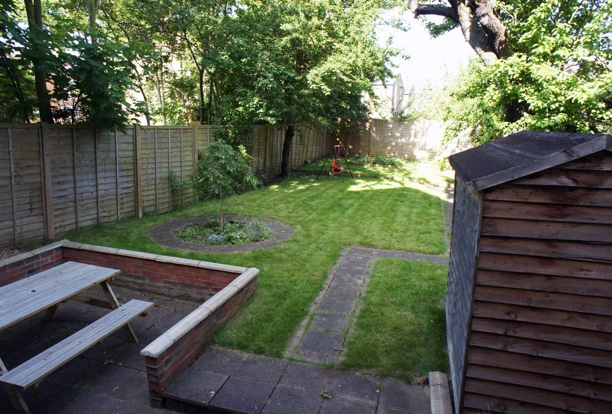 Flat Whatman Road in Greater London