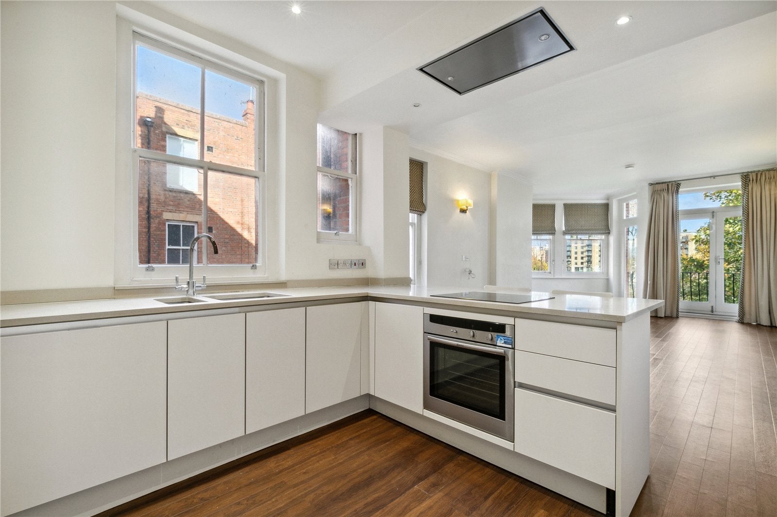 Flat Riverview Gardens in Greater London