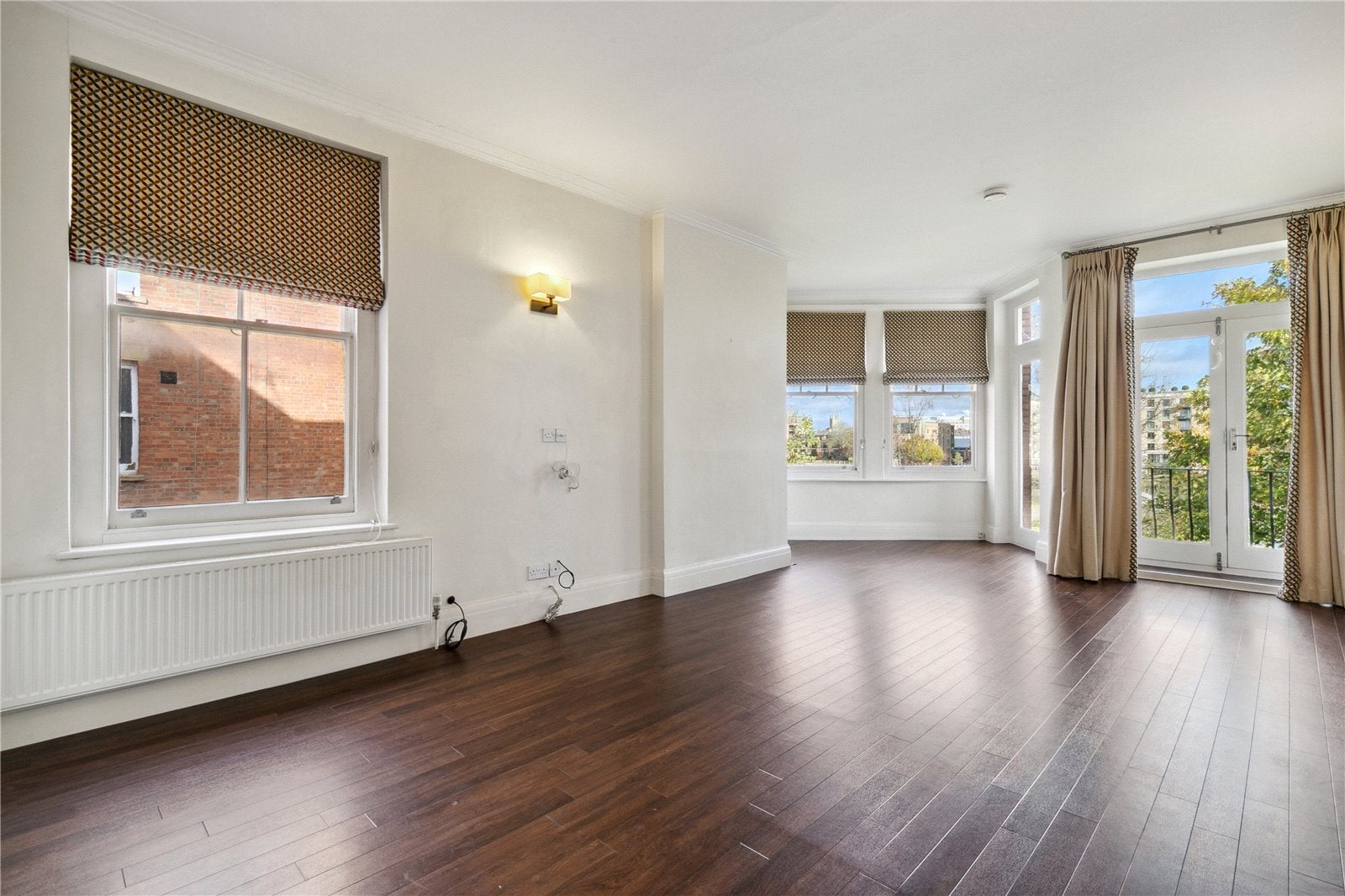 Flat Riverview Gardens in Greater London