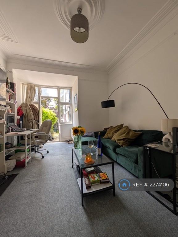 Flat Foyle Road in Greater London