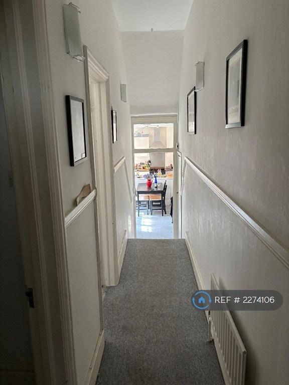 Flat Foyle Road in Greater London