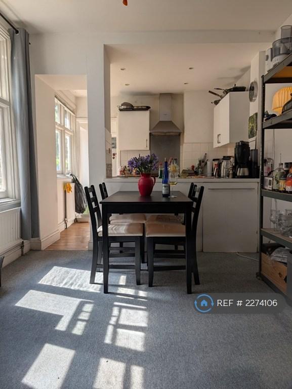 Flat Foyle Road in Greater London