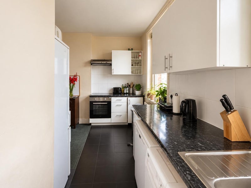 Room Lavender Hill in Greater London