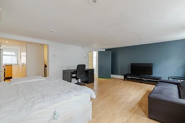 Room James Street in City of Westminster