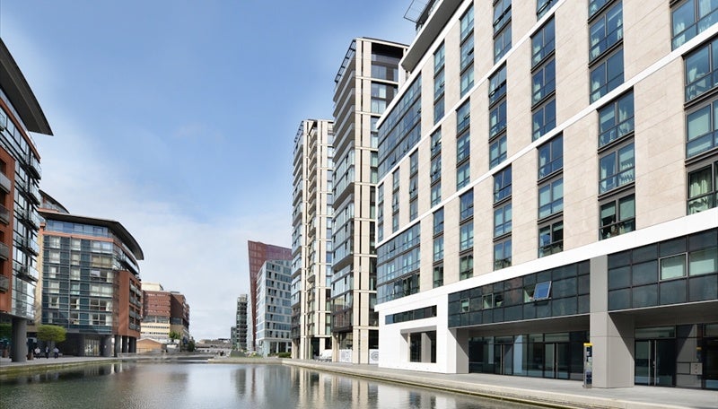 Flat Merchant Square in London