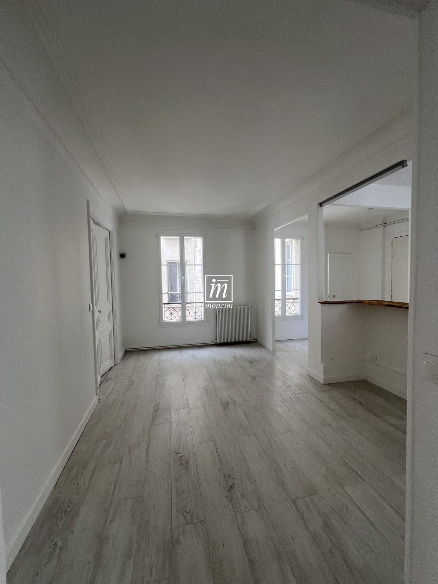 Flat Place du Maréchal de Lattre de Tassigny in Levallois-Perret