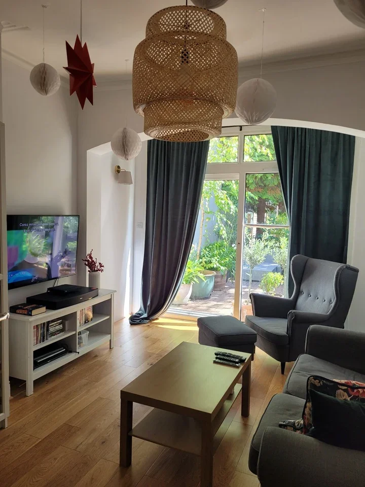 Room Sandfield Road in Greater London