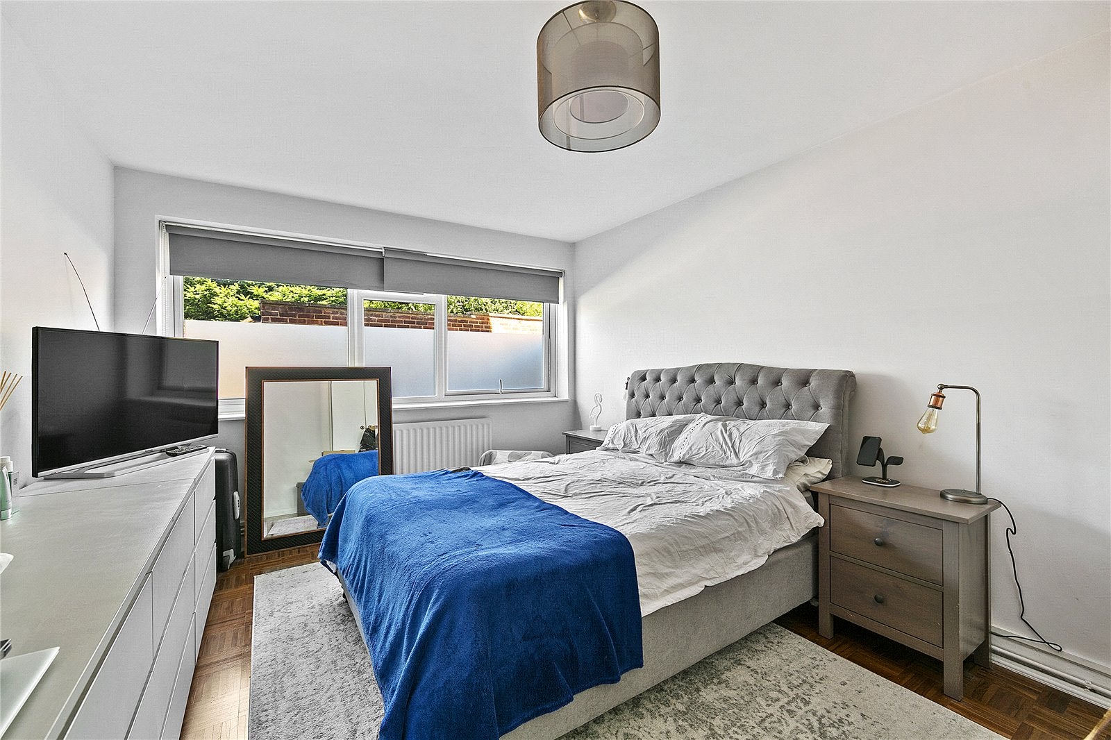 Flat Hatherley Road in Greater London