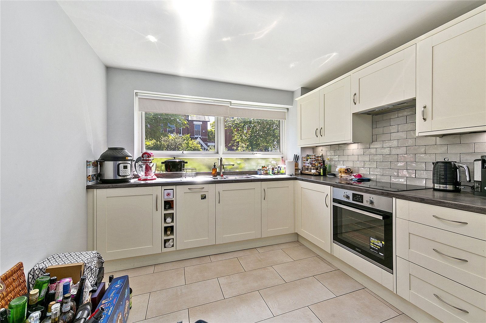 Flat Hatherley Road in Greater London