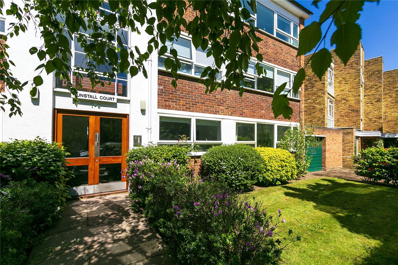 Flat Hatherley Road in Greater London