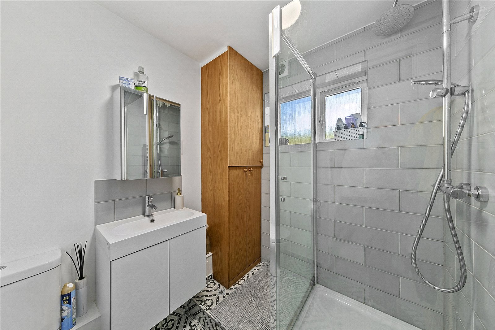 Flat Hatherley Road in Greater London