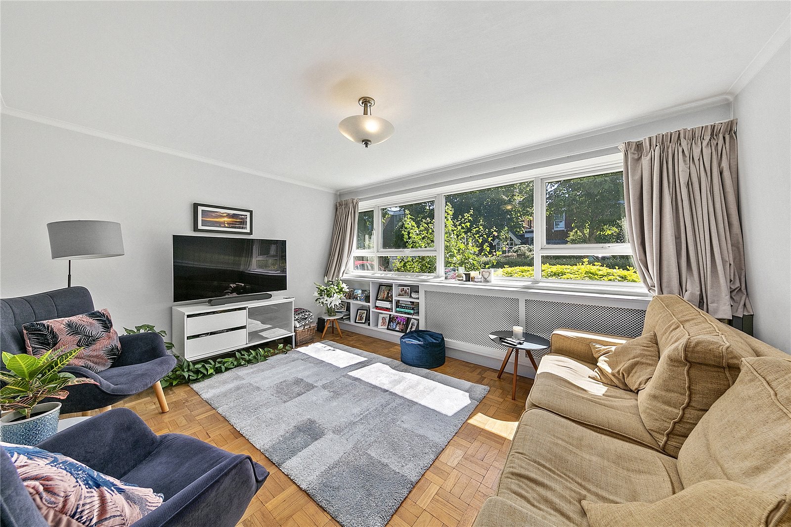 Flat Hatherley Road in Greater London