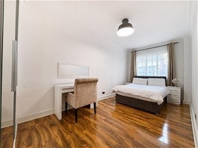 Flat Queen's Gate Terrace in Greater London