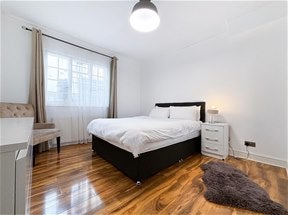 Flat Queen's Gate Terrace in Greater London
