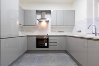 Flat Queen's Gate Terrace in Greater London