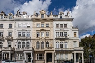 Flat Queen's Gate Terrace in Greater London