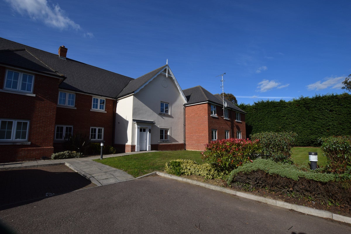 Flat Shrub End Road in Colchester