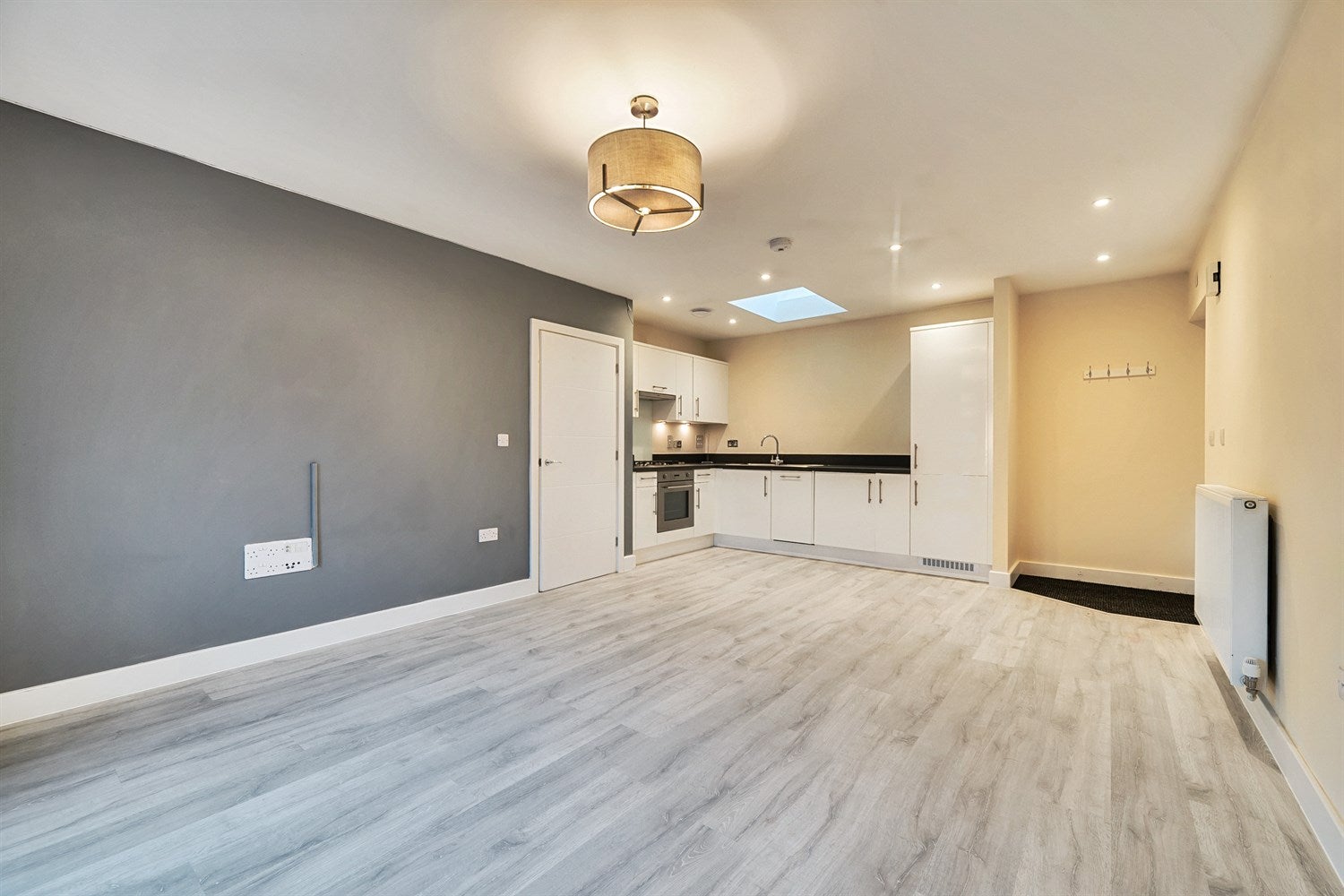 Flat Ruston Close in Reading