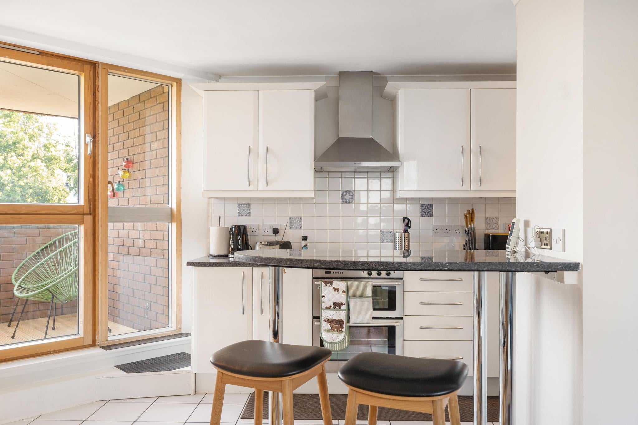 Flat Blantyre Street in Greater London