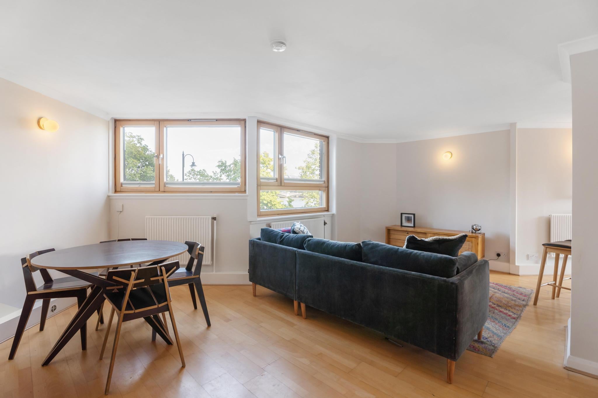 Flat Blantyre Street in Greater London