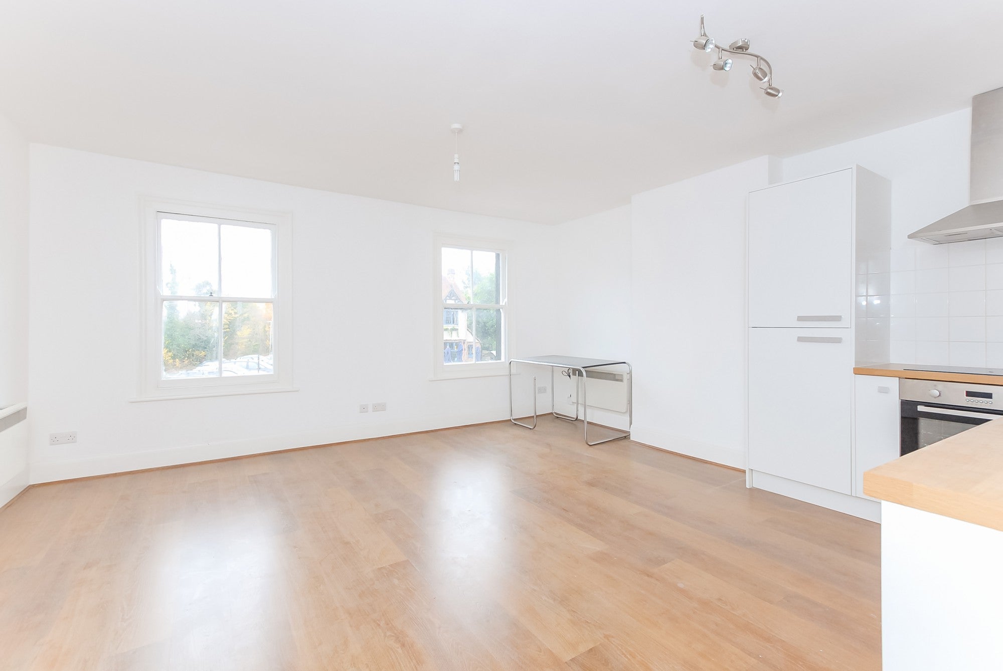 Flat Boniface Road in Greater London