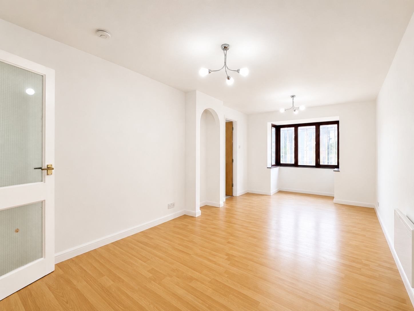 Flat Cotton Avenue in Greater London