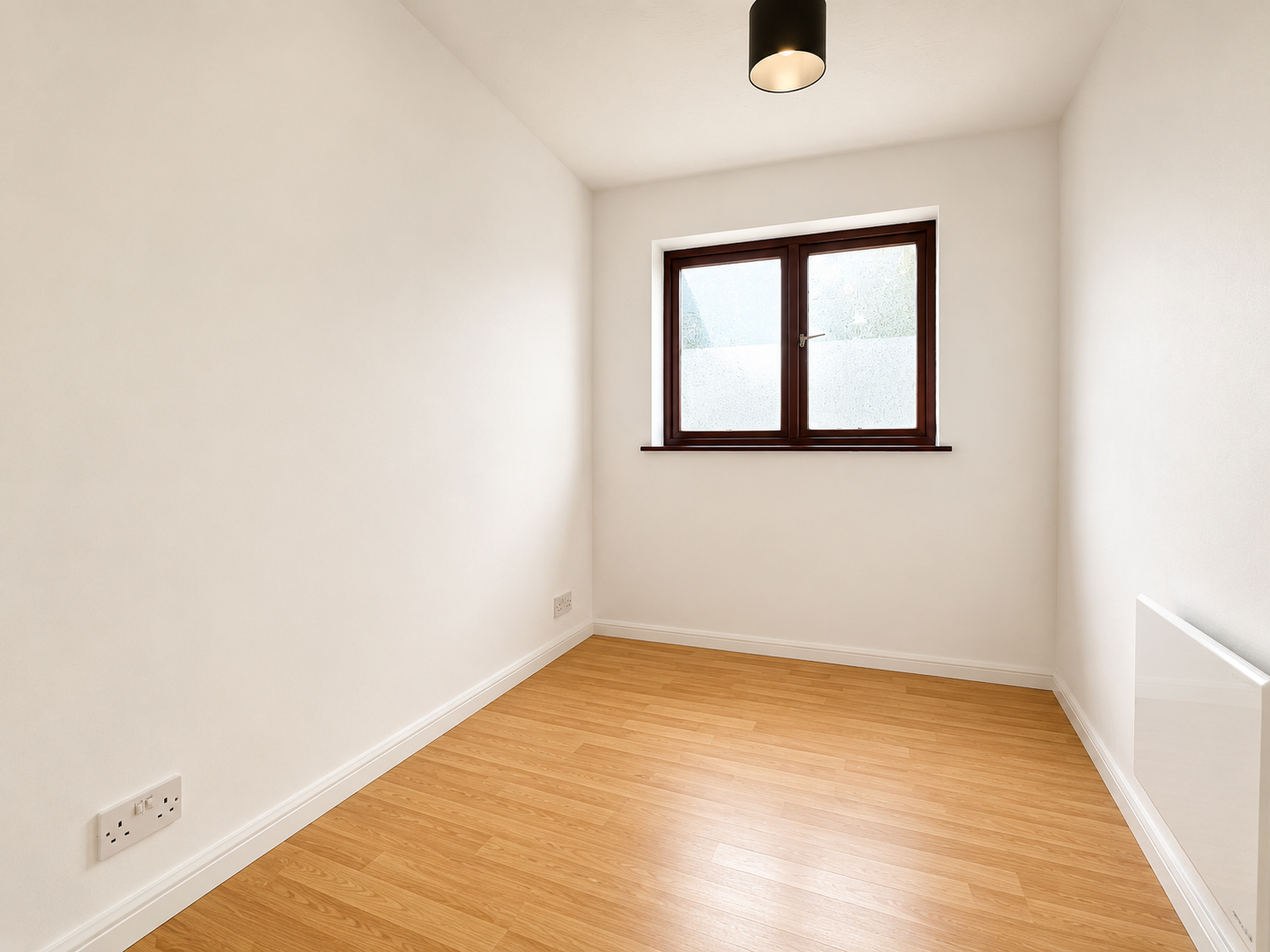 Flat Cotton Avenue in Greater London