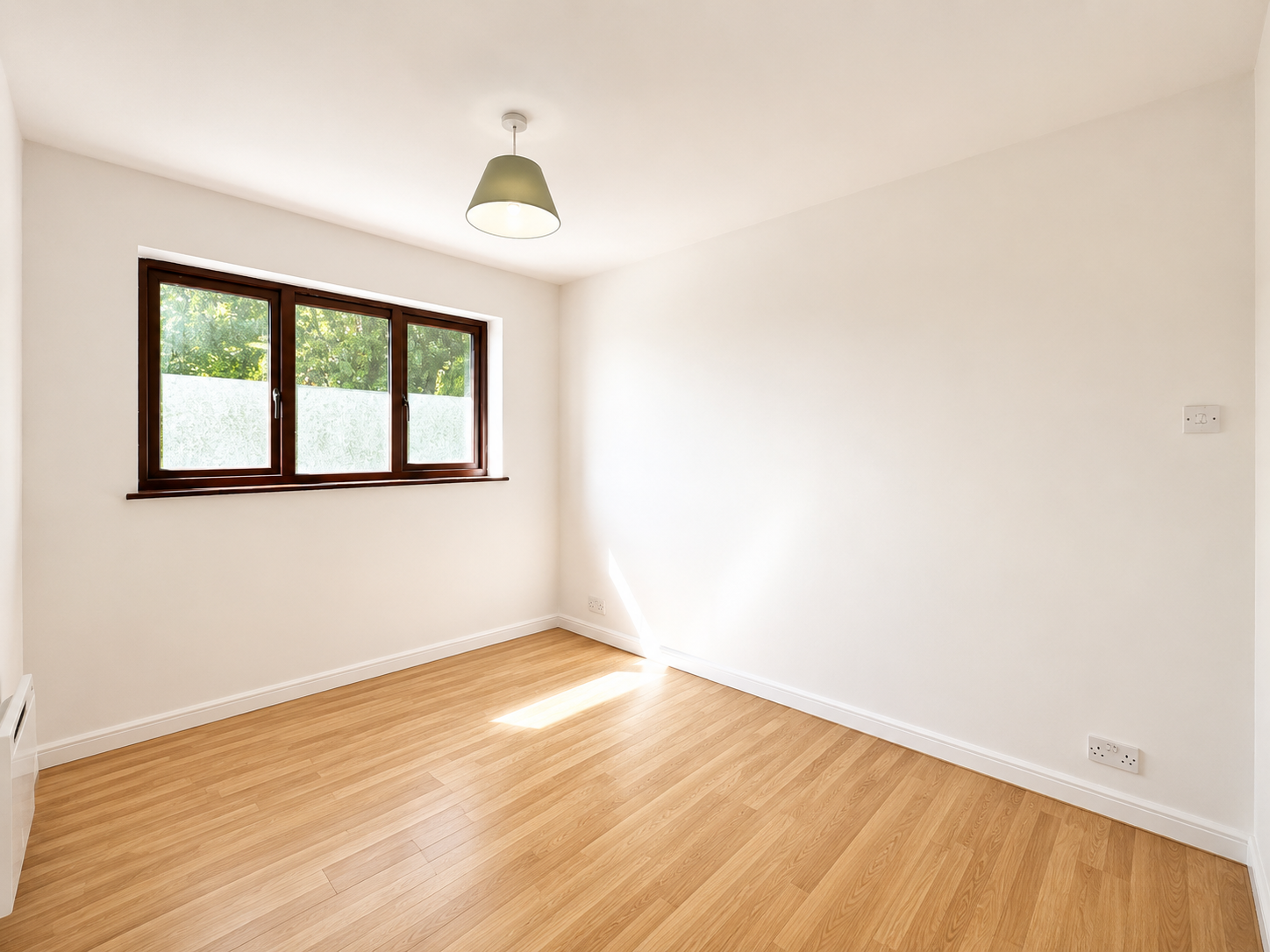 Flat Cotton Avenue in Greater London