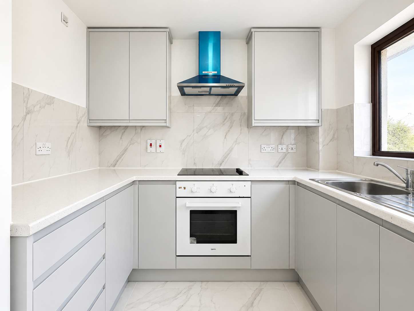 Flat Cotton Avenue in Greater London