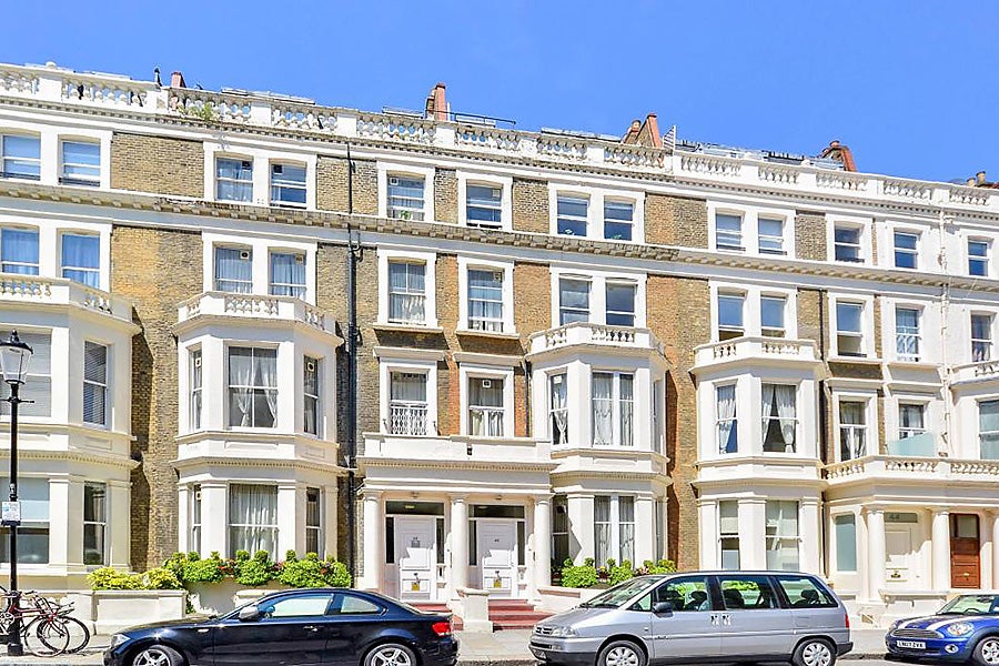 Flat Penywern Road in Greater London