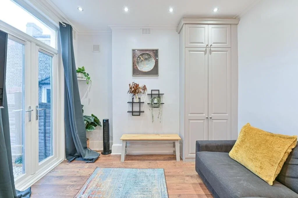 Flat Birchanger Road in Greater London