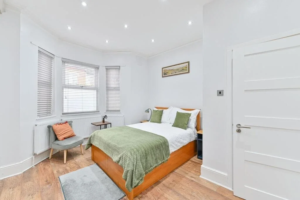 Flat Birchanger Road in Greater London
